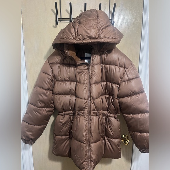 Coldcontrol and water resistant, it has hood, pockets and elastic at the waist. - Picture 3 of 4